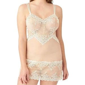 WACOAL Lace Chemise